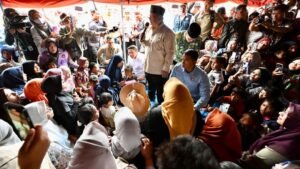 Prabowo Kunjungi Posko Pengungsian Bencana Sumatera Demi Pastikan Layanan Dasar Terpenuhi