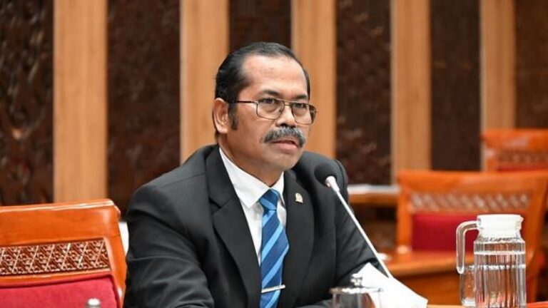 Guru Sejahtera Lewat Sisdiknas yang Lebih Berpihak